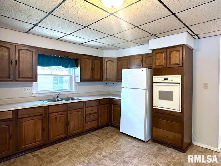 2027 HERBERT Street, Murphysboro, Illinois 62966, 2 Bedrooms Bedrooms, 0 ,1 BathroomBathrooms,Residential,For Sale,HERBERT,0,RMAEB460220