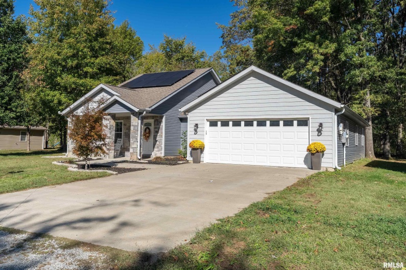 412 Noah Lane, Carterville, Illinois 62918, 3 Bedrooms Bedrooms, 0 ,2 BathroomsBathrooms,Residential,For Sale,Noah,0,RMAQC4268650