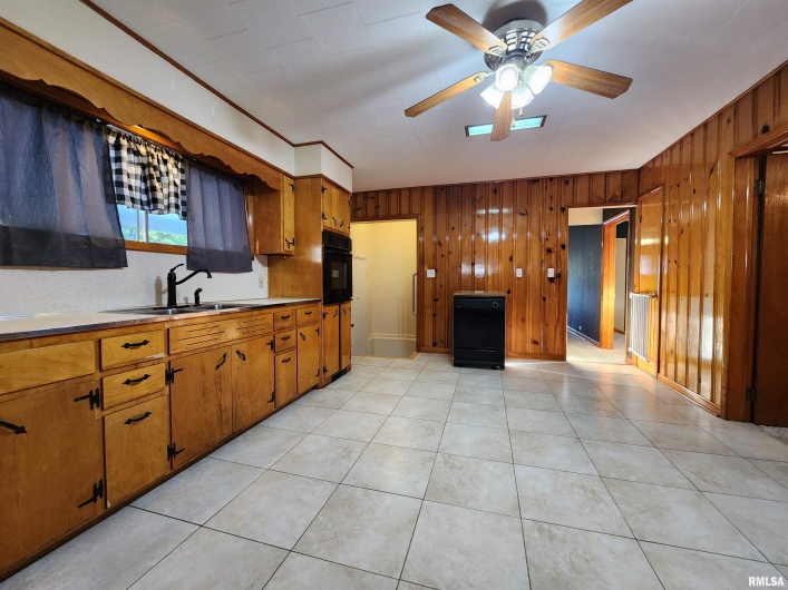 2308 ALEXANDER Street, Murphysboro, Illinois 62966, 3 Bedrooms Bedrooms, 0 ,1 BathroomBathrooms,Residential,For Sale,ALEXANDER,0,RMAEB460223