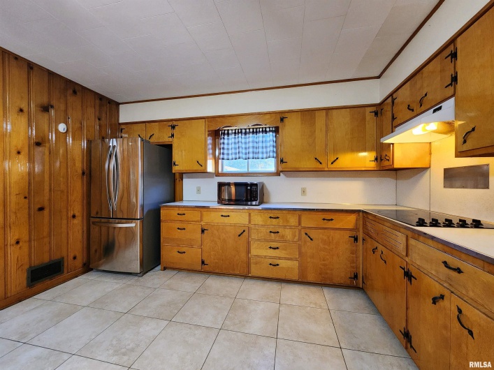 2308 ALEXANDER Street, Murphysboro, Illinois 62966, 3 Bedrooms Bedrooms, 0 ,1 BathroomBathrooms,Residential,For Sale,ALEXANDER,0,RMAEB460223
