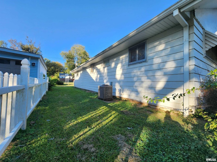 2308 ALEXANDER Street, Murphysboro, Illinois 62966, 3 Bedrooms Bedrooms, 0 ,1 BathroomBathrooms,Residential,For Sale,ALEXANDER,0,RMAEB460223