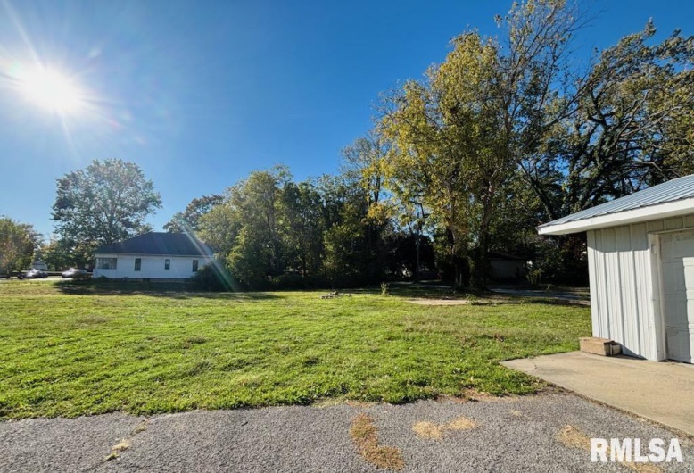 310 WALNUT Street, Carbondale, Illinois 62901, 3 Bedrooms Bedrooms, 0 ,2 BathroomsBathrooms,Residential,For Sale,WALNUT,0,RMAEB460224