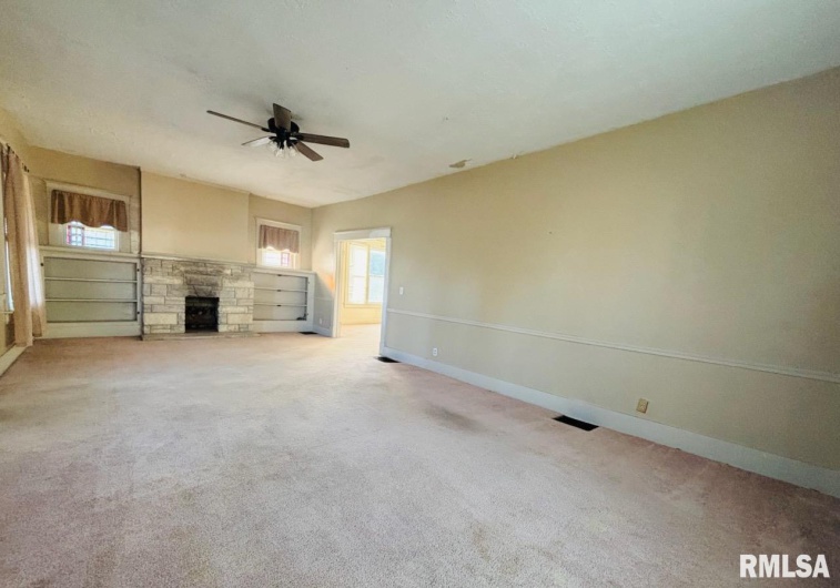 310 WALNUT Street, Carbondale, Illinois 62901, 3 Bedrooms Bedrooms, 0 ,2 BathroomsBathrooms,Residential,For Sale,WALNUT,0,RMAEB460224
