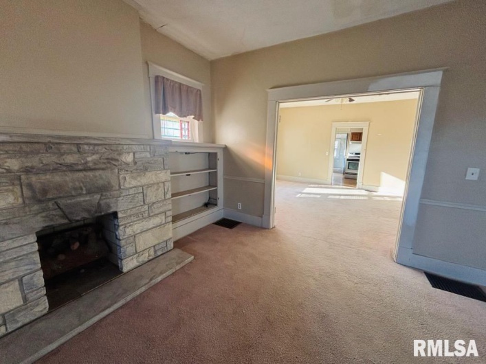 310 WALNUT Street, Carbondale, Illinois 62901, 3 Bedrooms Bedrooms, 0 ,2 BathroomsBathrooms,Residential,For Sale,WALNUT,0,RMAEB460224