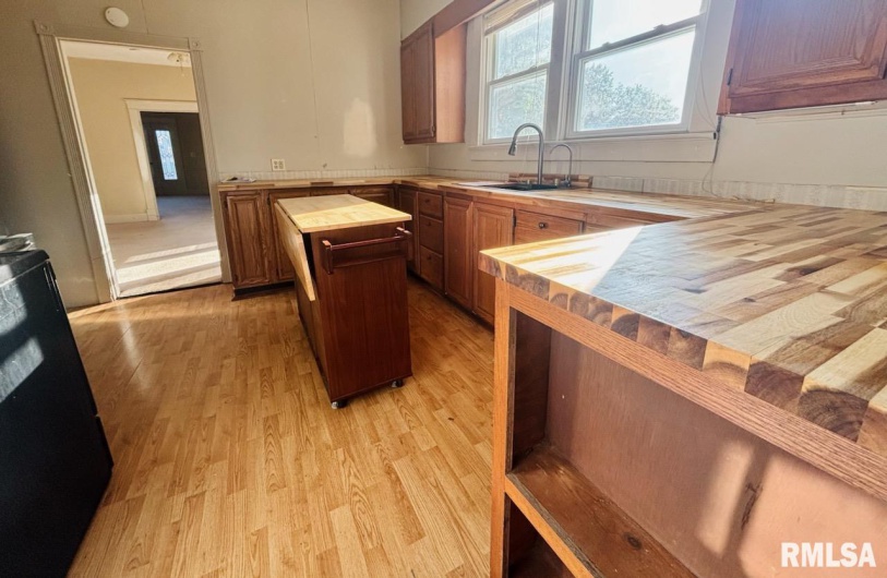 310 WALNUT Street, Carbondale, Illinois 62901, 3 Bedrooms Bedrooms, 0 ,2 BathroomsBathrooms,Residential,For Sale,WALNUT,0,RMAEB460224