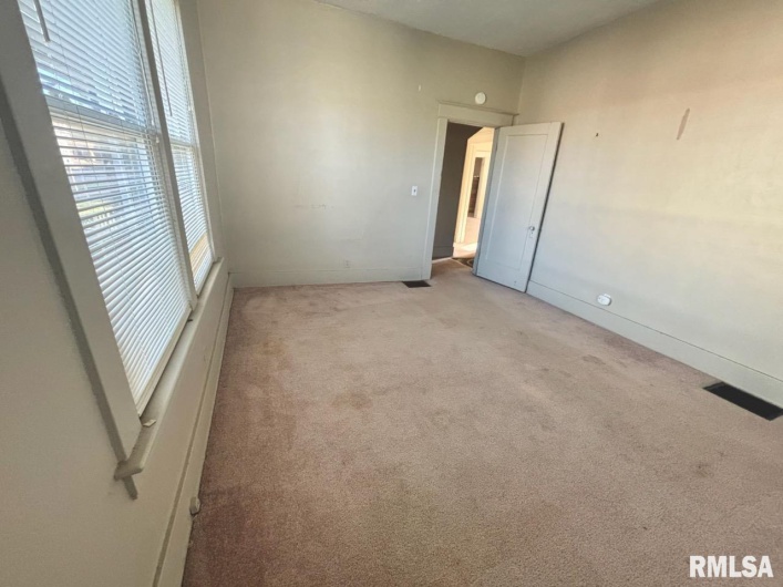310 WALNUT Street, Carbondale, Illinois 62901, 3 Bedrooms Bedrooms, 0 ,2 BathroomsBathrooms,Residential,For Sale,WALNUT,0,RMAEB460224