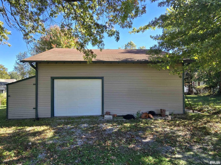 211 MCNEIL Street, Carterville, Illinois 62918, 2 Bedrooms Bedrooms, 0 ,2 BathroomsBathrooms,Residential,For Sale,MCNEIL,0,RMAQC4268669