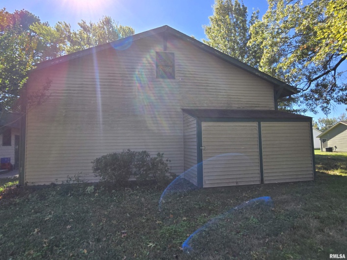 211 MCNEIL Street, Carterville, Illinois 62918, 2 Bedrooms Bedrooms, 0 ,2 BathroomsBathrooms,Residential,For Sale,MCNEIL,0,RMAQC4268669