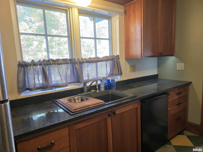 211 MCNEIL Street, Carterville, Illinois 62918, 2 Bedrooms Bedrooms, 0 ,2 BathroomsBathrooms,Residential,For Sale,MCNEIL,0,RMAQC4268669