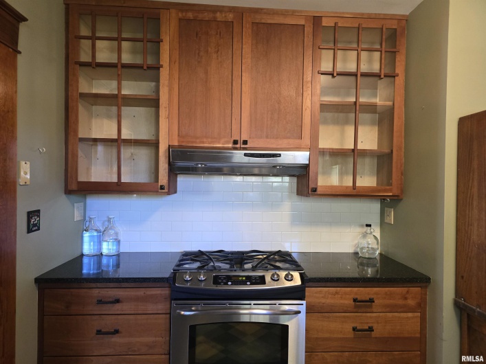 211 MCNEIL Street, Carterville, Illinois 62918, 2 Bedrooms Bedrooms, 0 ,2 BathroomsBathrooms,Residential,For Sale,MCNEIL,0,RMAQC4268669