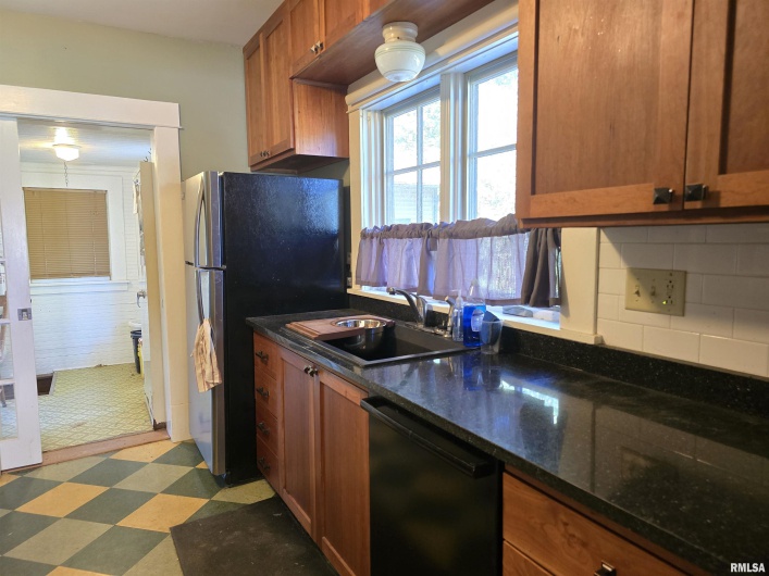 211 MCNEIL Street, Carterville, Illinois 62918, 2 Bedrooms Bedrooms, 0 ,2 BathroomsBathrooms,Residential,For Sale,MCNEIL,0,RMAQC4268669
