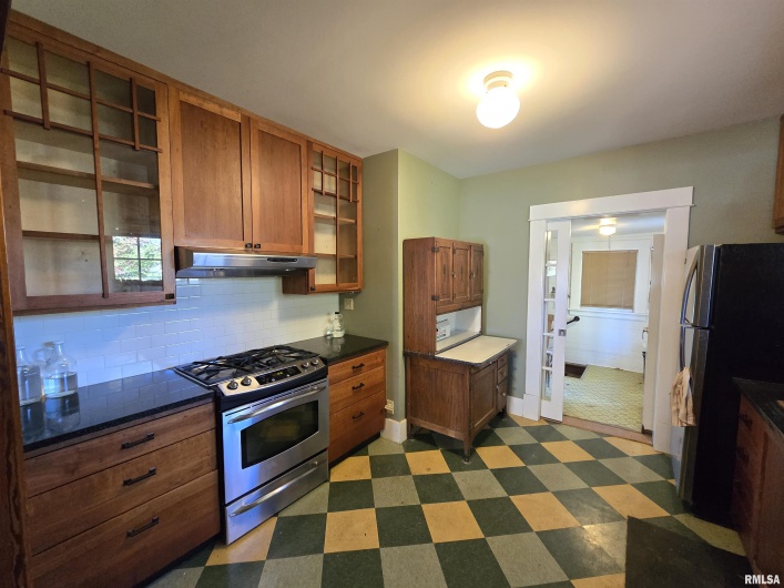 211 MCNEIL Street, Carterville, Illinois 62918, 2 Bedrooms Bedrooms, 0 ,2 BathroomsBathrooms,Residential,For Sale,MCNEIL,0,RMAQC4268669