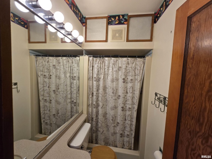 211 MCNEIL Street, Carterville, Illinois 62918, 2 Bedrooms Bedrooms, 0 ,2 BathroomsBathrooms,Residential,For Sale,MCNEIL,0,RMAQC4268669