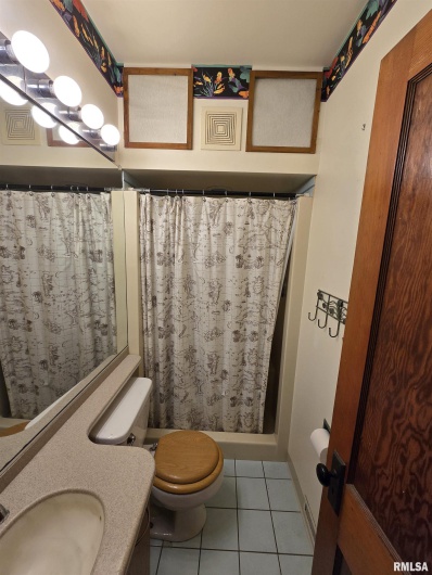 211 MCNEIL Street, Carterville, Illinois 62918, 2 Bedrooms Bedrooms, 0 ,2 BathroomsBathrooms,Residential,For Sale,MCNEIL,0,RMAQC4268669
