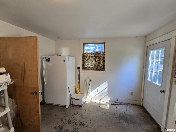 211 MCNEIL Street, Carterville, Illinois 62918, 2 Bedrooms Bedrooms, 0 ,2 BathroomsBathrooms,Residential,For Sale,MCNEIL,0,RMAQC4268669