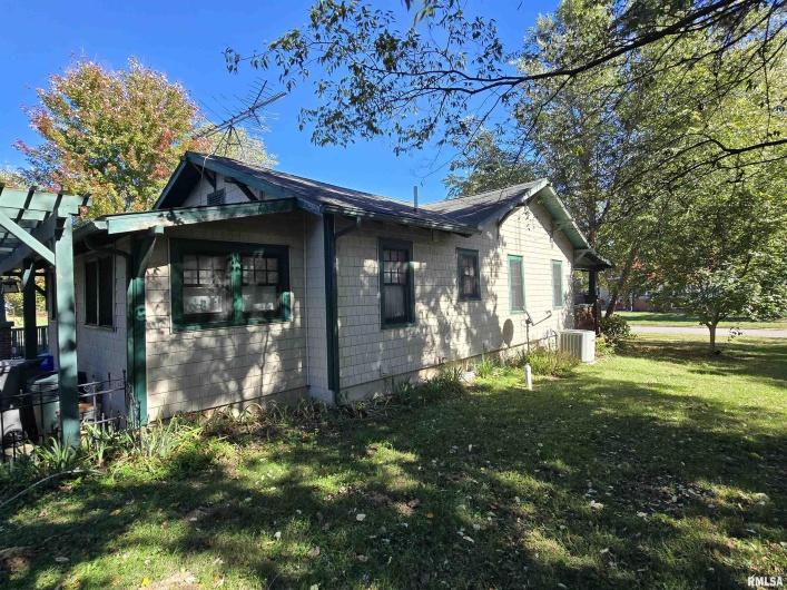 211 MCNEIL Street, Carterville, Illinois 62918, 2 Bedrooms Bedrooms, 0 ,2 BathroomsBathrooms,Residential,For Sale,MCNEIL,0,RMAQC4268669
