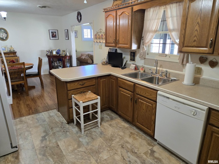 1708 REMINGTON Court, Marion, Illinois 62959, 3 Bedrooms Bedrooms, 0 ,2 BathroomsBathrooms,Residential,For Sale,REMINGTON,0,RMAEB460232