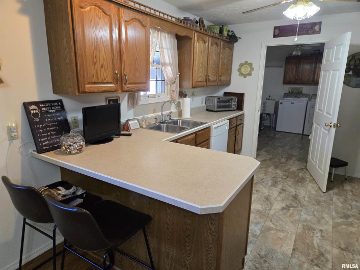 1708 REMINGTON Court, Marion, Illinois 62959, 3 Bedrooms Bedrooms, 0 ,2 BathroomsBathrooms,Residential,For Sale,REMINGTON,0,RMAEB460232