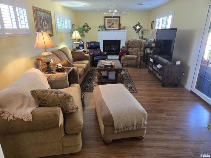 1708 REMINGTON Court, Marion, Illinois 62959, 3 Bedrooms Bedrooms, 0 ,2 BathroomsBathrooms,Residential,For Sale,REMINGTON,0,RMAEB460232