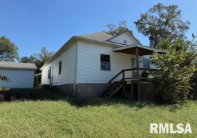 538 17TH Street, Murphysboro, Illinois 62966, 2 Bedrooms Bedrooms, 0 ,2 BathroomsBathrooms,Residential,For Sale,17TH,0,RMAEB460229