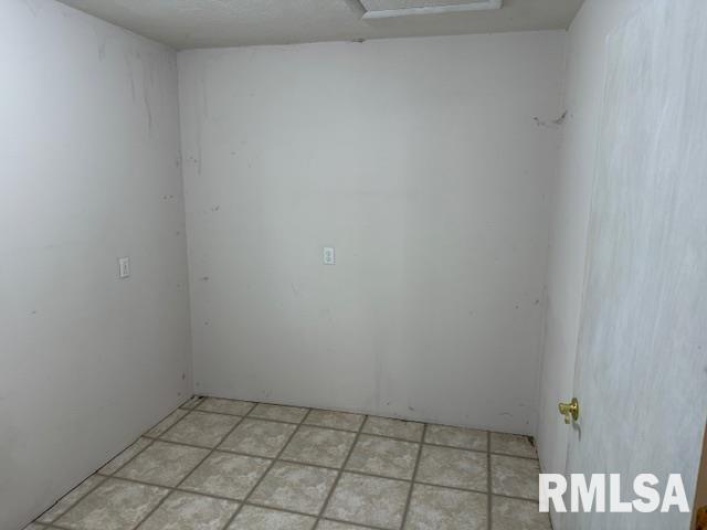 538 17TH Street, Murphysboro, Illinois 62966, 2 Bedrooms Bedrooms, 0 ,2 BathroomsBathrooms,Residential,For Sale,17TH,0,RMAEB460229