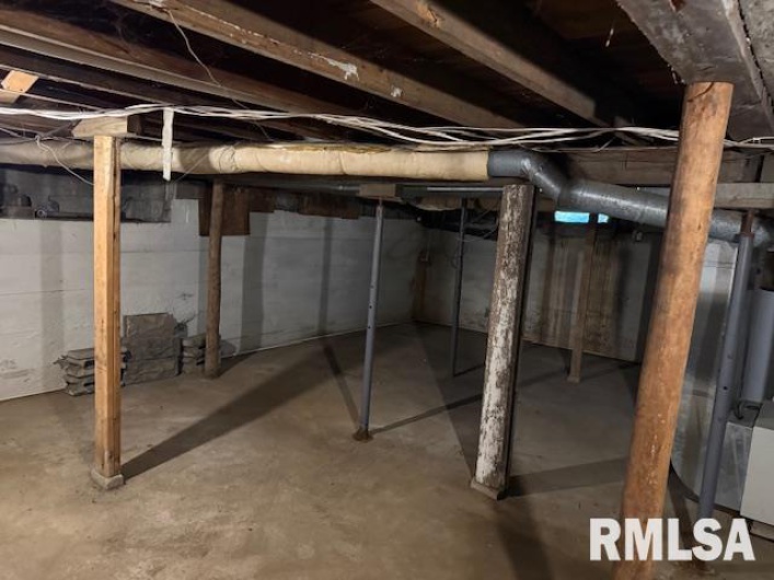 538 17TH Street, Murphysboro, Illinois 62966, 2 Bedrooms Bedrooms, 0 ,2 BathroomsBathrooms,Residential,For Sale,17TH,0,RMAEB460229