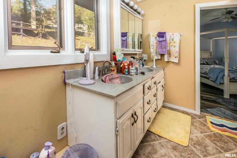 755 LAKESHORE Drive, Goreville, Illinois 62939, 2 Bedrooms Bedrooms, 0 ,2 BathroomsBathrooms,Residential,For Sale,LAKESHORE,0,RMAEB460236