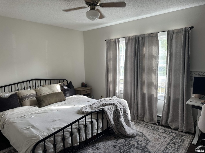 1307 CHARLES Street, Carterville, Illinois 62918, 3 Bedrooms Bedrooms, 0 ,2 BathroomsBathrooms,Residential,For Sale,CHARLES,0,RMAEB460237