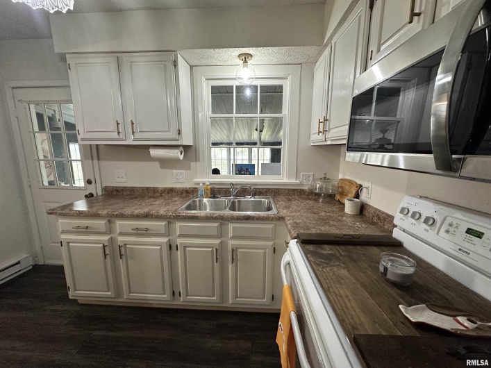 1307 CHARLES Street, Carterville, Illinois 62918, 3 Bedrooms Bedrooms, 0 ,2 BathroomsBathrooms,Residential,For Sale,CHARLES,0,RMAEB460237