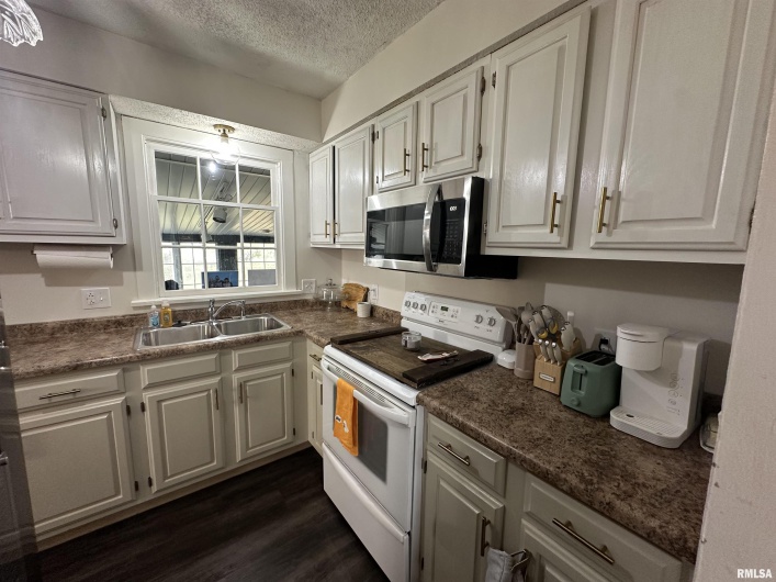 1307 CHARLES Street, Carterville, Illinois 62918, 3 Bedrooms Bedrooms, 0 ,2 BathroomsBathrooms,Residential,For Sale,CHARLES,0,RMAEB460237