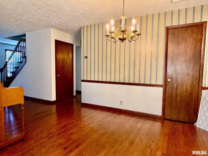 1400 CATHERINE Street, Metropolis, Illinois 62960, 3 Bedrooms Bedrooms, 0 ,2 BathroomsBathrooms,Residential,For Sale,CATHERINE,0,RMAEB460240