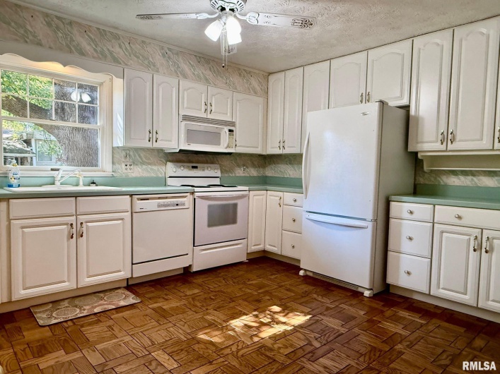 1400 CATHERINE Street, Metropolis, Illinois 62960, 3 Bedrooms Bedrooms, 0 ,2 BathroomsBathrooms,Residential,For Sale,CATHERINE,0,RMAEB460240