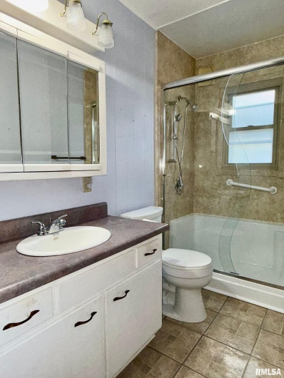 1400 CATHERINE Street, Metropolis, Illinois 62960, 3 Bedrooms Bedrooms, 0 ,2 BathroomsBathrooms,Residential,For Sale,CATHERINE,0,RMAEB460240