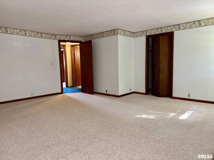 1400 CATHERINE Street, Metropolis, Illinois 62960, 3 Bedrooms Bedrooms, 0 ,2 BathroomsBathrooms,Residential,For Sale,CATHERINE,0,RMAEB460240