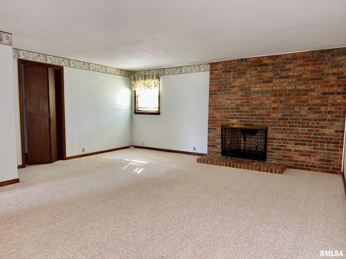 1400 CATHERINE Street, Metropolis, Illinois 62960, 3 Bedrooms Bedrooms, 0 ,2 BathroomsBathrooms,Residential,For Sale,CATHERINE,0,RMAEB460240