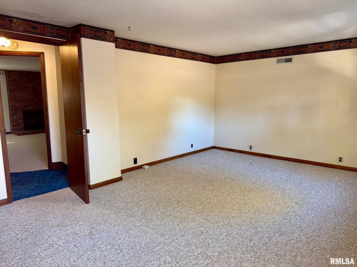 1400 CATHERINE Street, Metropolis, Illinois 62960, 3 Bedrooms Bedrooms, 0 ,2 BathroomsBathrooms,Residential,For Sale,CATHERINE,0,RMAEB460240
