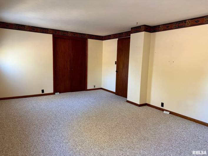 1400 CATHERINE Street, Metropolis, Illinois 62960, 3 Bedrooms Bedrooms, 0 ,2 BathroomsBathrooms,Residential,For Sale,CATHERINE,0,RMAEB460240