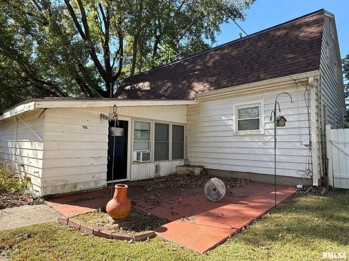 1400 CATHERINE Street, Metropolis, Illinois 62960, 3 Bedrooms Bedrooms, 0 ,2 BathroomsBathrooms,Residential,For Sale,CATHERINE,0,RMAEB460240