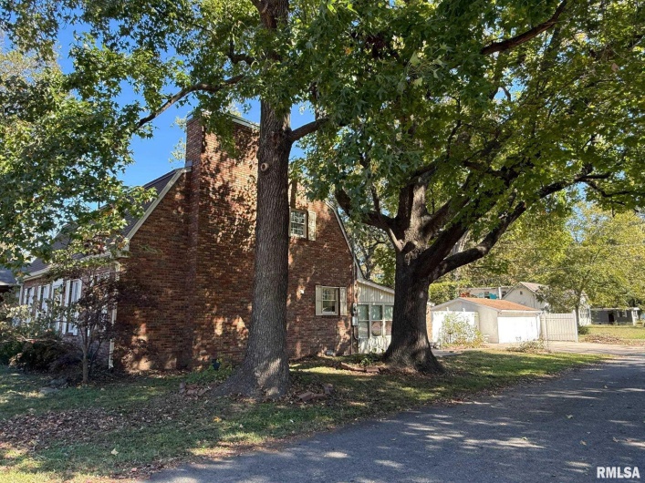 1400 CATHERINE Street, Metropolis, Illinois 62960, 3 Bedrooms Bedrooms, 0 ,2 BathroomsBathrooms,Residential,For Sale,CATHERINE,0,RMAEB460240