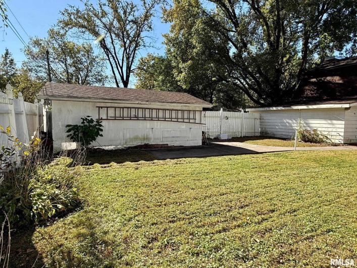 1400 CATHERINE Street, Metropolis, Illinois 62960, 3 Bedrooms Bedrooms, 0 ,2 BathroomsBathrooms,Residential,For Sale,CATHERINE,0,RMAEB460240