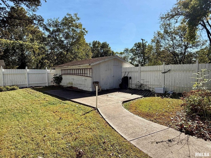 1400 CATHERINE Street, Metropolis, Illinois 62960, 3 Bedrooms Bedrooms, 0 ,2 BathroomsBathrooms,Residential,For Sale,CATHERINE,0,RMAEB460240