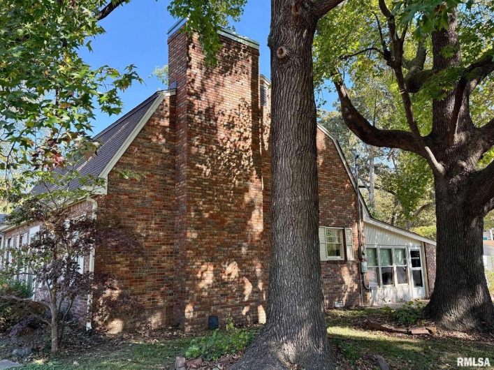 1400 CATHERINE Street, Metropolis, Illinois 62960, 3 Bedrooms Bedrooms, 0 ,2 BathroomsBathrooms,Residential,For Sale,CATHERINE,0,RMAEB460240