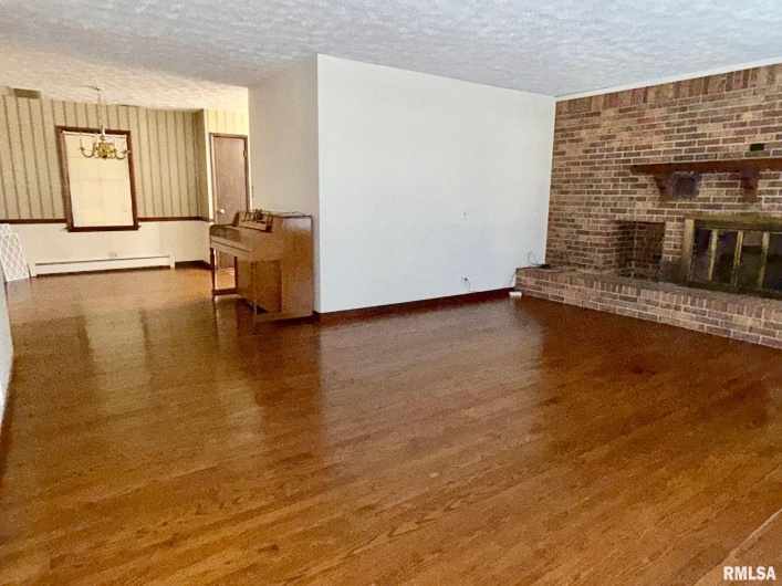 1400 CATHERINE Street, Metropolis, Illinois 62960, 3 Bedrooms Bedrooms, 0 ,2 BathroomsBathrooms,Residential,For Sale,CATHERINE,0,RMAEB460240