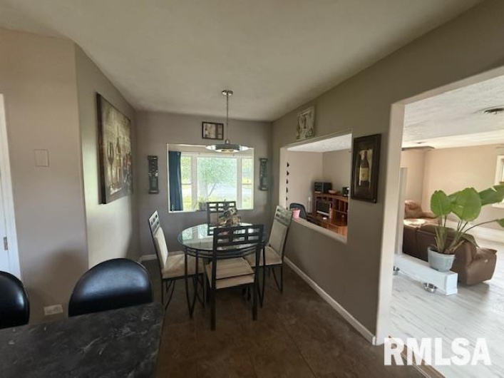 401 CROSS Street, Herrin, Illinois 62948, 3 Bedrooms Bedrooms, 0 ,2 BathroomsBathrooms,Residential,For Sale,CROSS,0,RMAEB460243