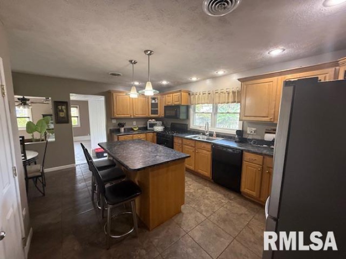 401 CROSS Street, Herrin, Illinois 62948, 3 Bedrooms Bedrooms, 0 ,2 BathroomsBathrooms,Residential,For Sale,CROSS,0,RMAEB460243