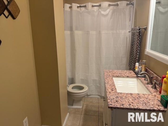 401 CROSS Street, Herrin, Illinois 62948, 3 Bedrooms Bedrooms, 0 ,2 BathroomsBathrooms,Residential,For Sale,CROSS,0,RMAEB460243