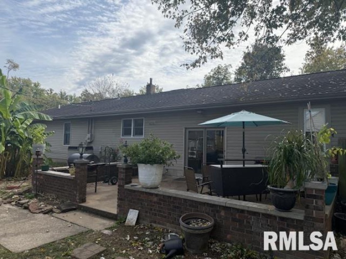 401 CROSS Street, Herrin, Illinois 62948, 3 Bedrooms Bedrooms, 0 ,2 BathroomsBathrooms,Residential,For Sale,CROSS,0,RMAEB460243