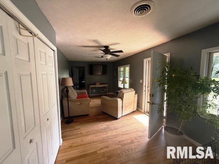 401 CROSS Street, Herrin, Illinois 62948, 3 Bedrooms Bedrooms, 0 ,2 BathroomsBathrooms,Residential,For Sale,CROSS,0,RMAEB460243