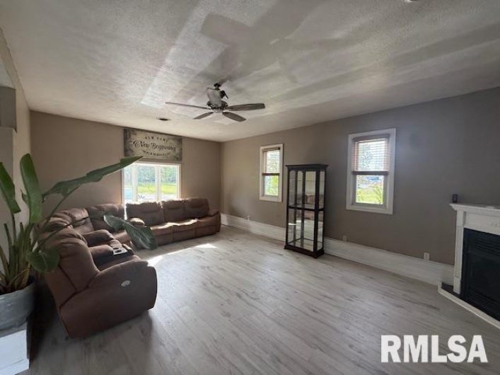 401 CROSS Street, Herrin, Illinois 62948, 3 Bedrooms Bedrooms, 0 ,2 BathroomsBathrooms,Residential,For Sale,CROSS,0,RMAEB460243