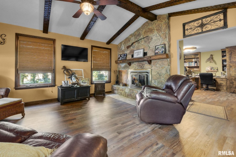 1810 Berryville Road, Jonesboro, Illinois 62952, 5 Bedrooms Bedrooms, 0 ,3 BathroomsBathrooms,Residential,For Sale,Berryville,0,RMAEB460246